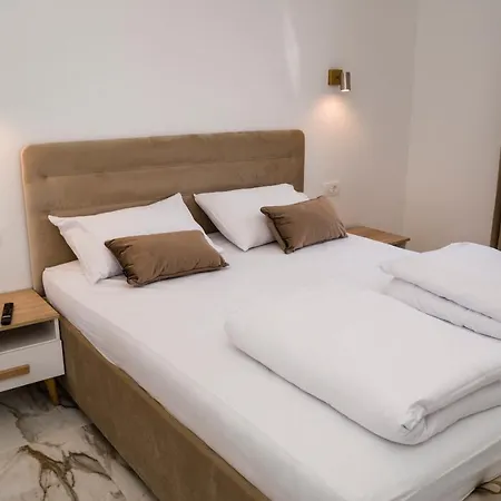 شقة Luka With Pool & Jacuzzi