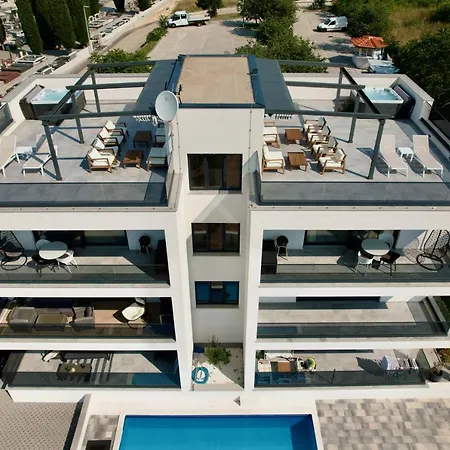 Luka With Pool & Jacuzzi Trogir