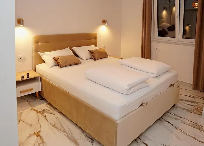 Luka With Pool & Jacuzzi Apartment Trogir