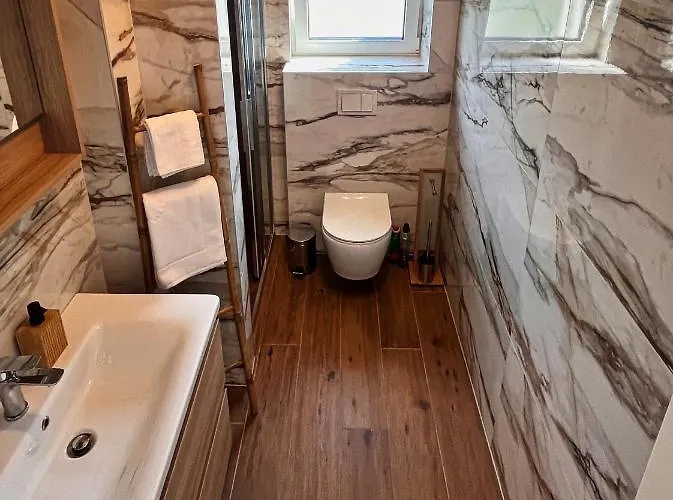 Luka With Pool & Jacuzzi Apartman *