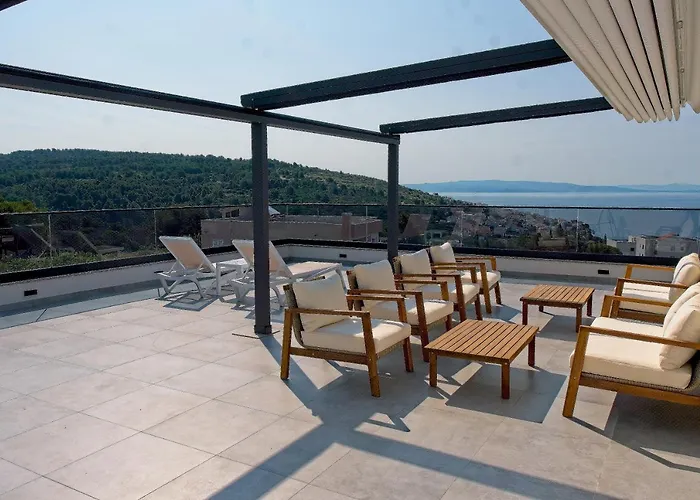 Luka With Pool & Jacuzzi