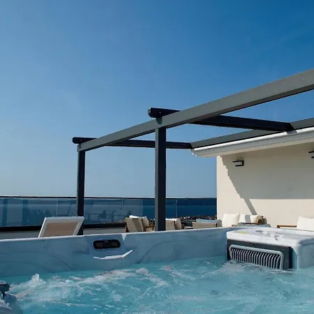 Luka With Pool & Jacuzzi Apartment