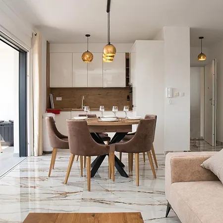 Apartment Luka With Pool & Jacuzzi Trogir