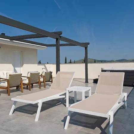 Apartment Luka With Pool & Jacuzzi *