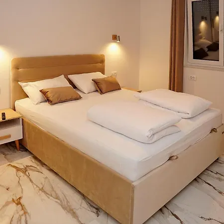 Luka With Pool&jacuzzi Apartament Trogir
