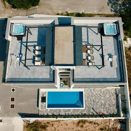 Apartment Luka With Pool & Jacuzzi *