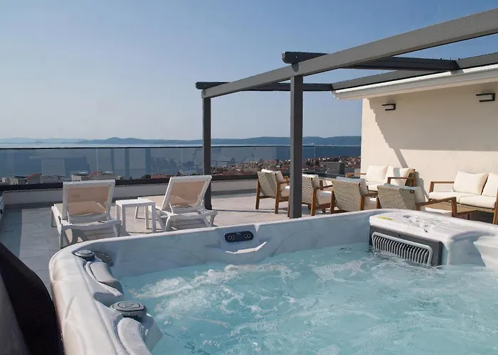 Luka With Pool & Jacuzzi * 特罗吉尔