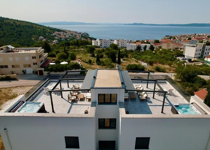 Luka With Pool & Jacuzzi Apartment