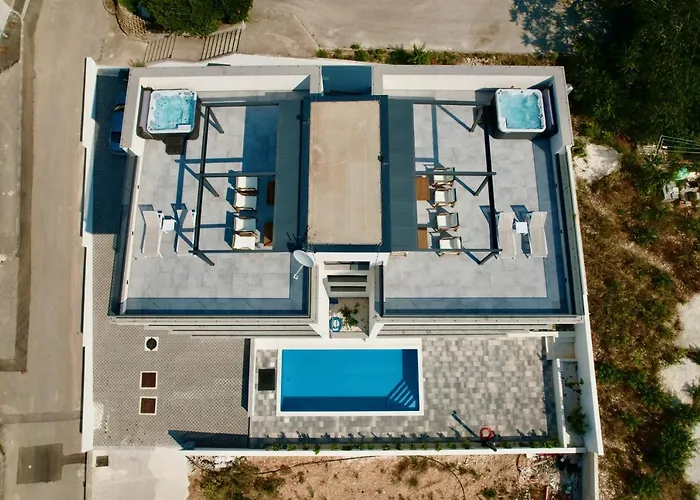 Apartment Luka With Pool & Jacuzzi *