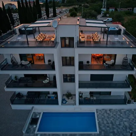 Apartamento Luka With Pool & Jacuzzi