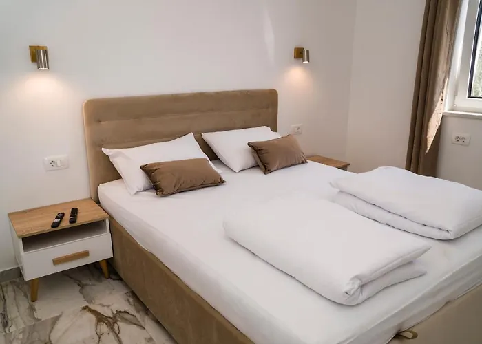 Apartamento Luka With Pool & Jacuzzi